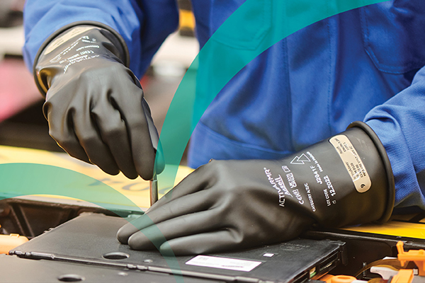 Ensuring Electrical Safety: Choosing the Right Insulating Gloves